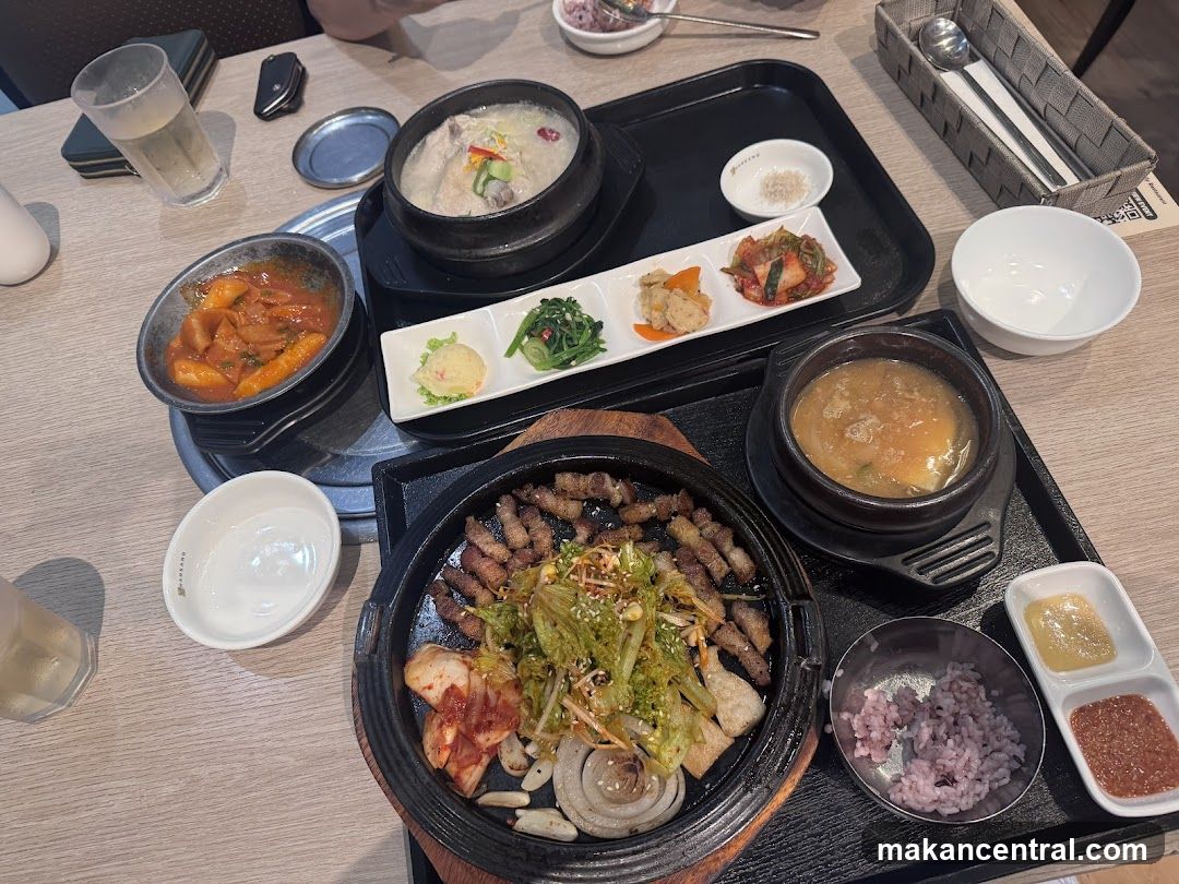 Restaurant Table Setting