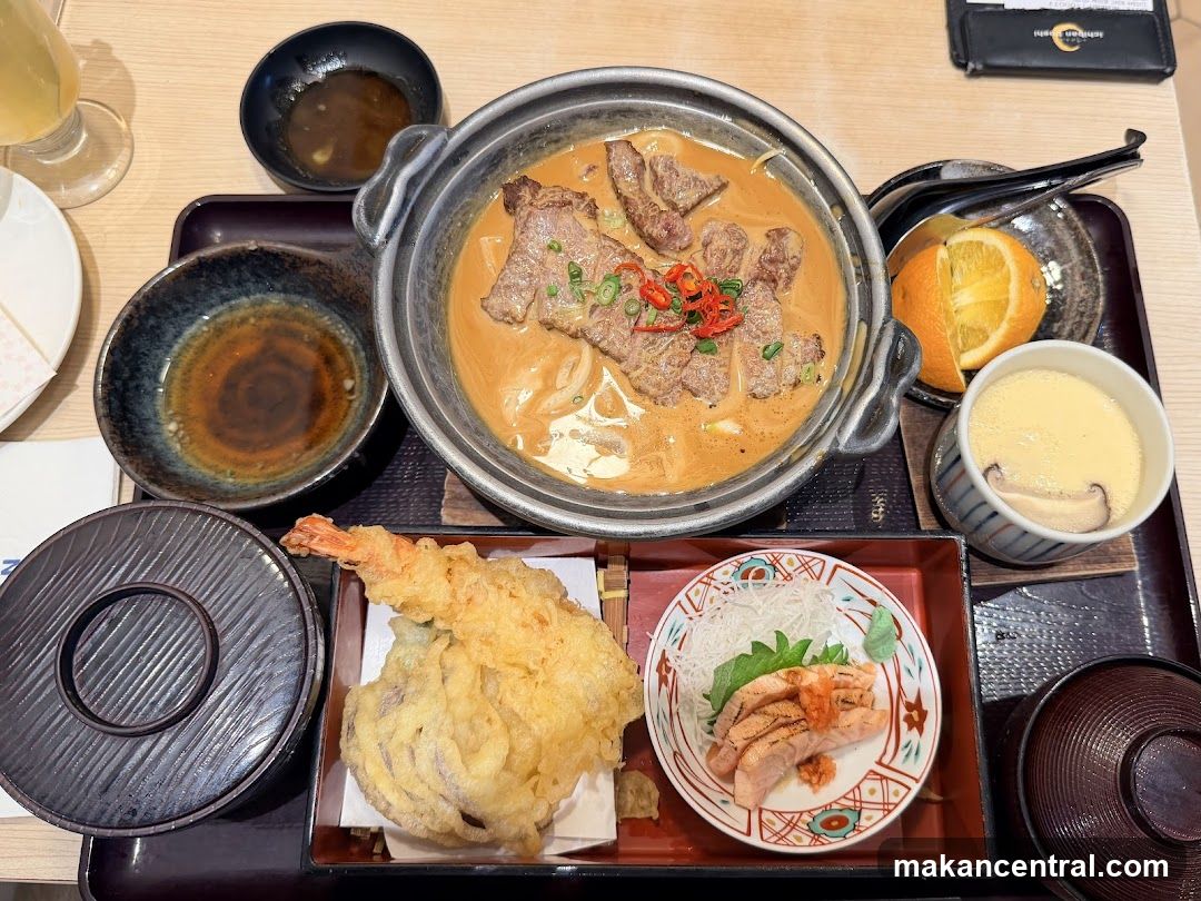 Restaurant Interior Meal Presentation