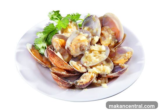 Cooked Clams with Garnish