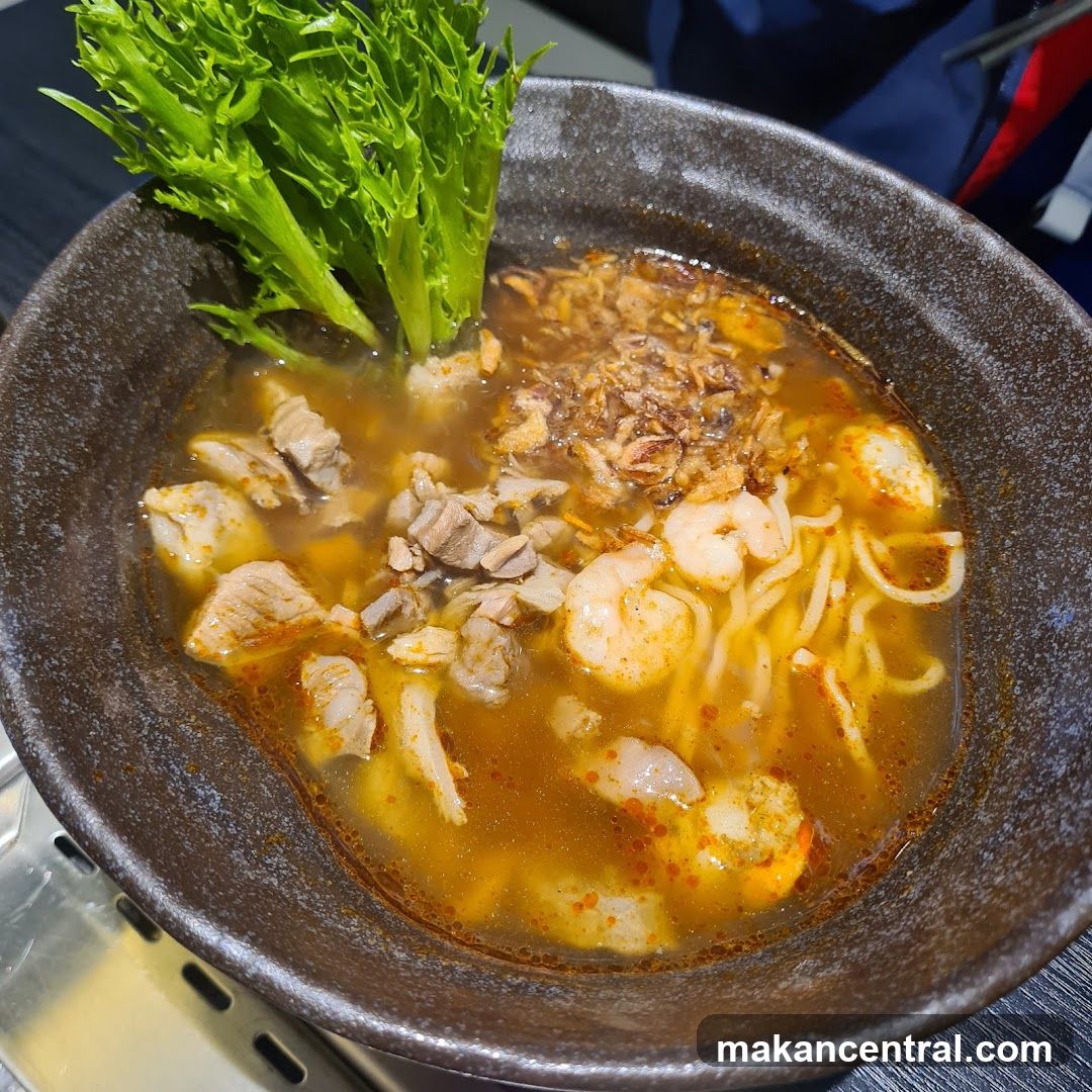 Noodle Bowl with Seafood and Greens