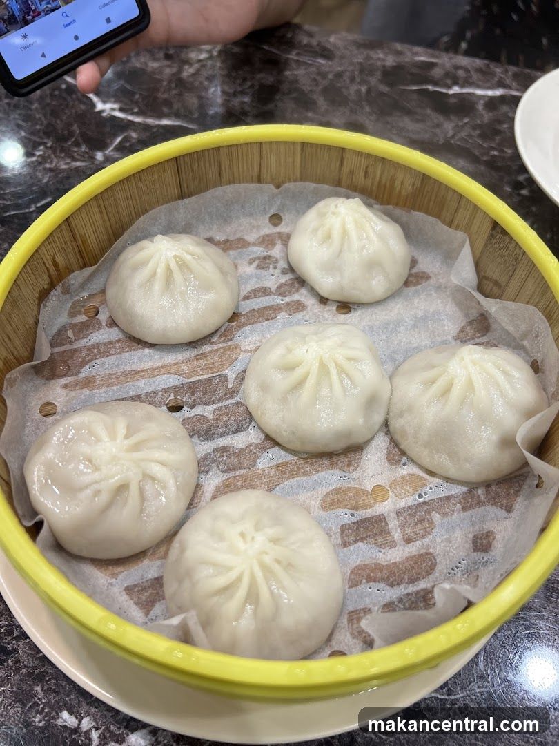 Steamed Dumplings in Bamboo Steamer