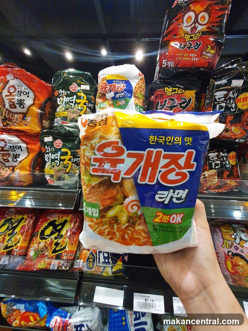 Noodles aisle in store