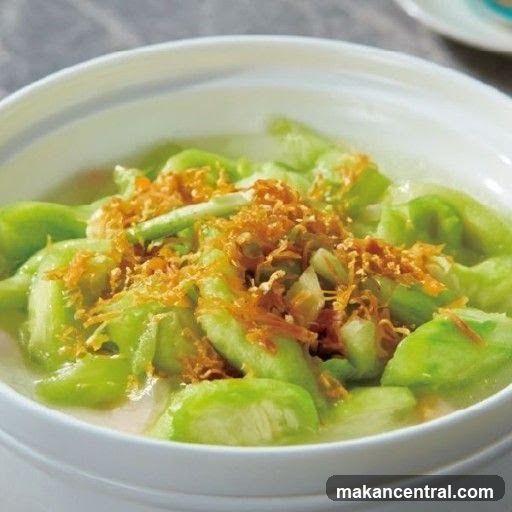Cucumber Dish with Crispy Garnish