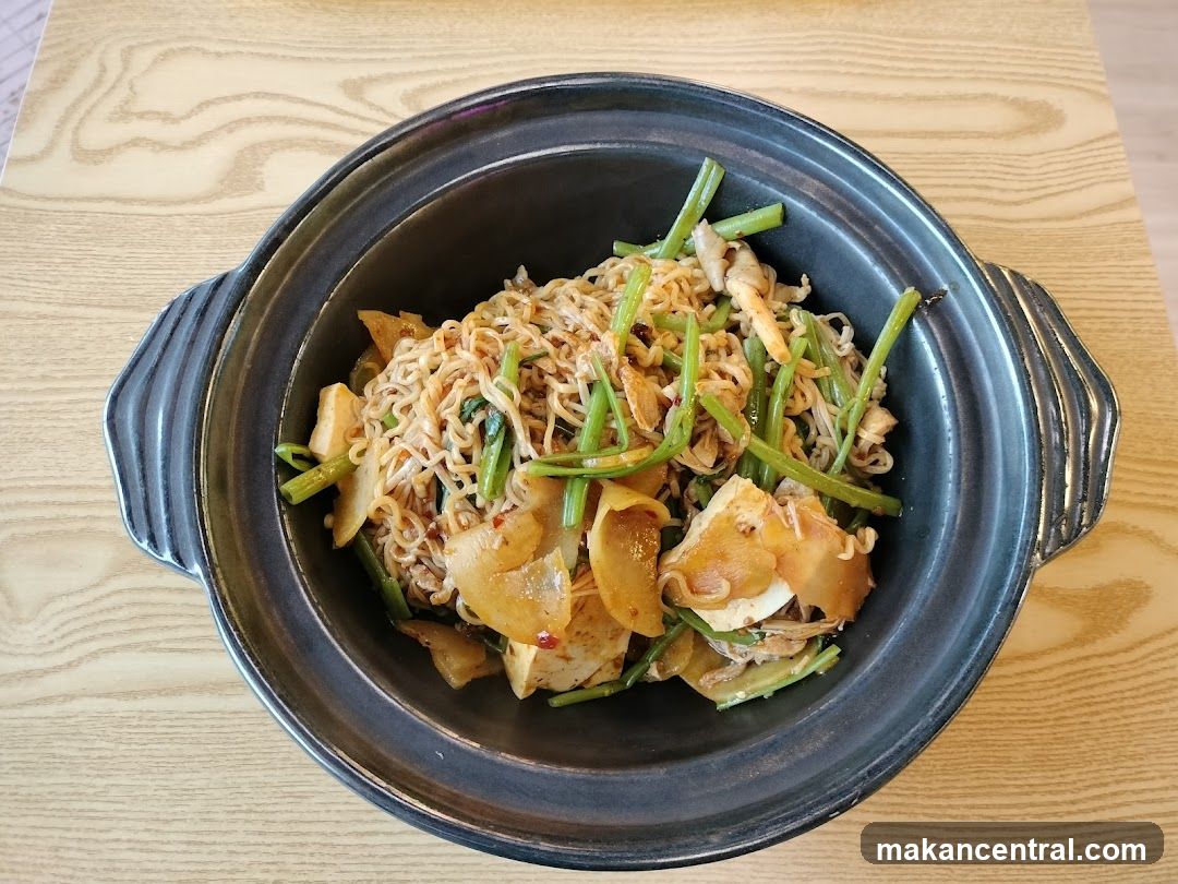 Noodle Dish in Clay Pot