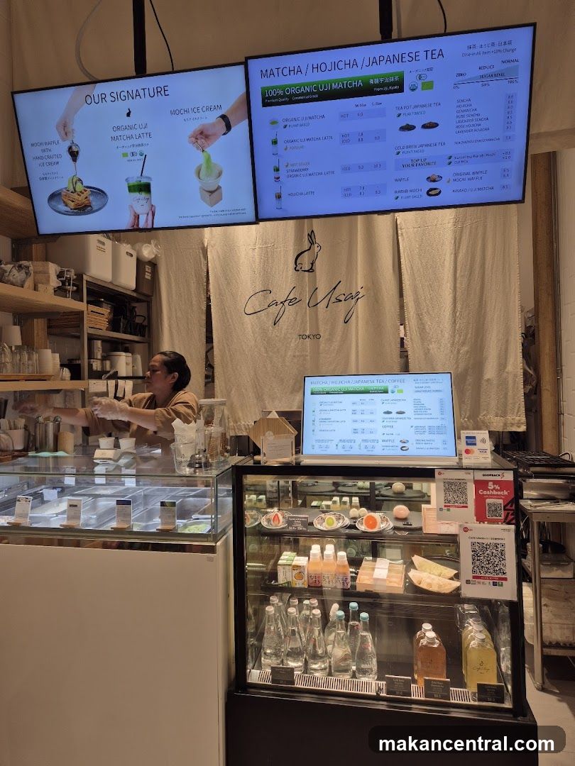 Cafe Usaj Tokyo Interior