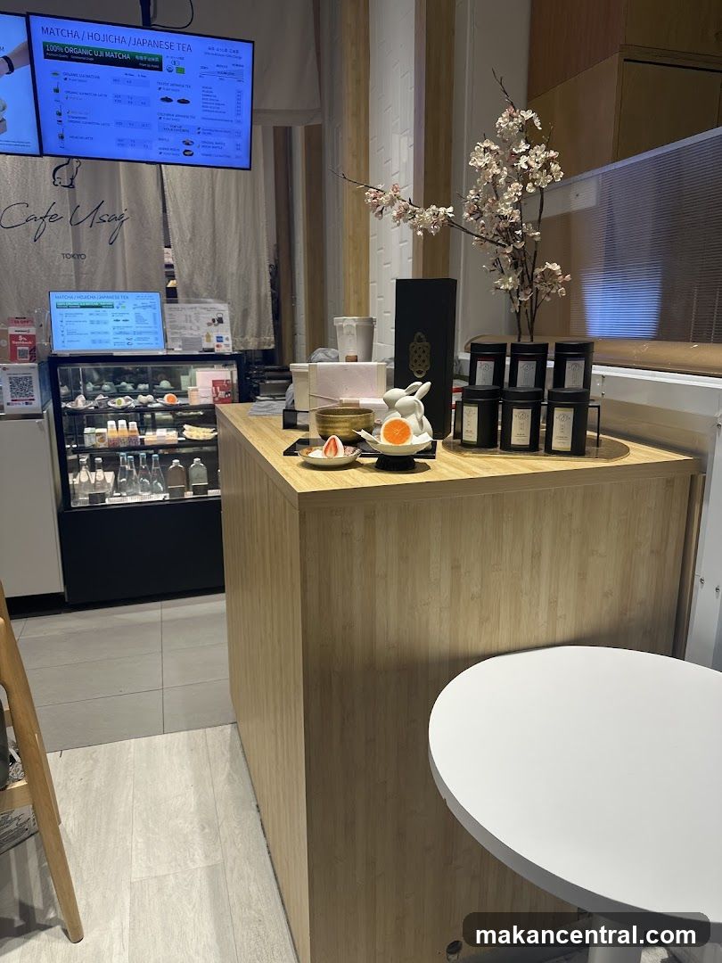 Cafe Usaj Tokyo Interior