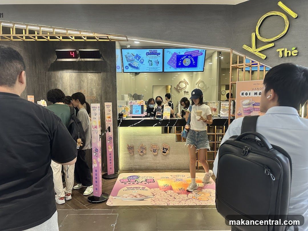 Koi Thé Shop Interior