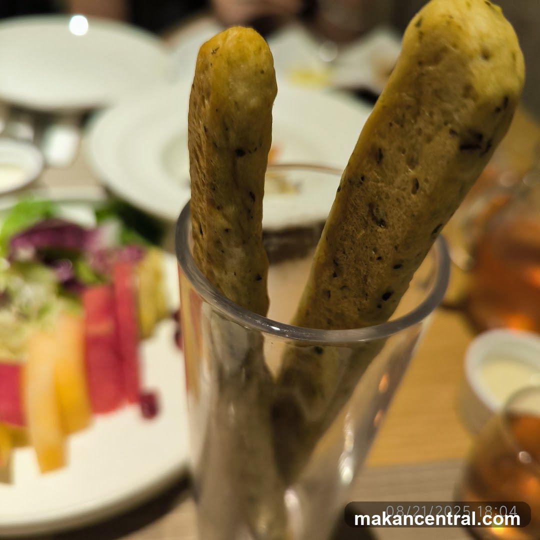 Food and Ambience at Dining Table