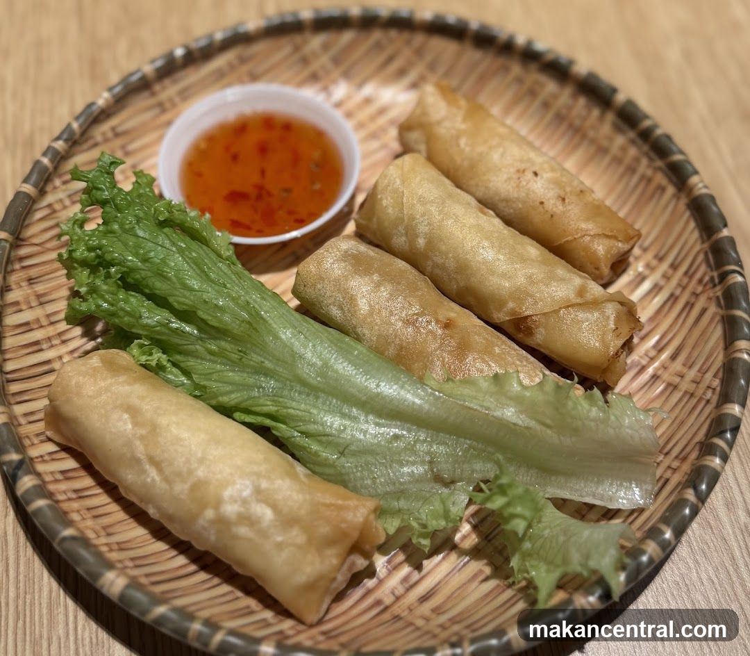 Spring Rolls with Sauce and Lettuce