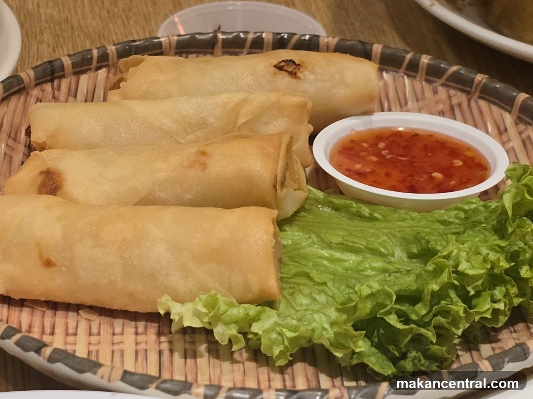 Spring Rolls with Sauce and Lettuce