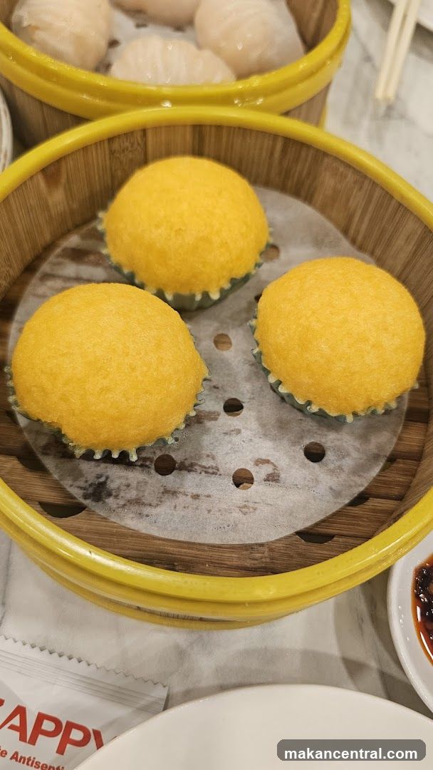 Dumplings in steamer baskets