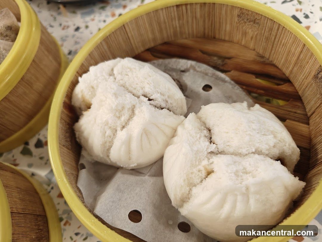Steamed Dumplings in Bamboo Steamer