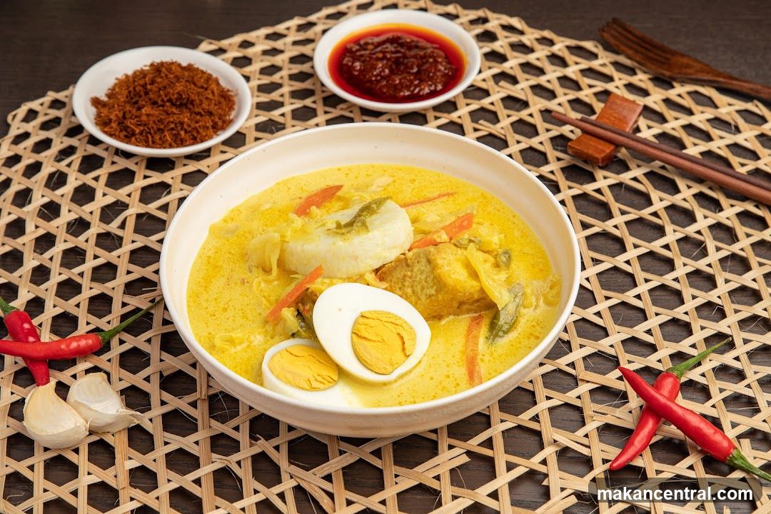 Curry Dish with Accompaniments