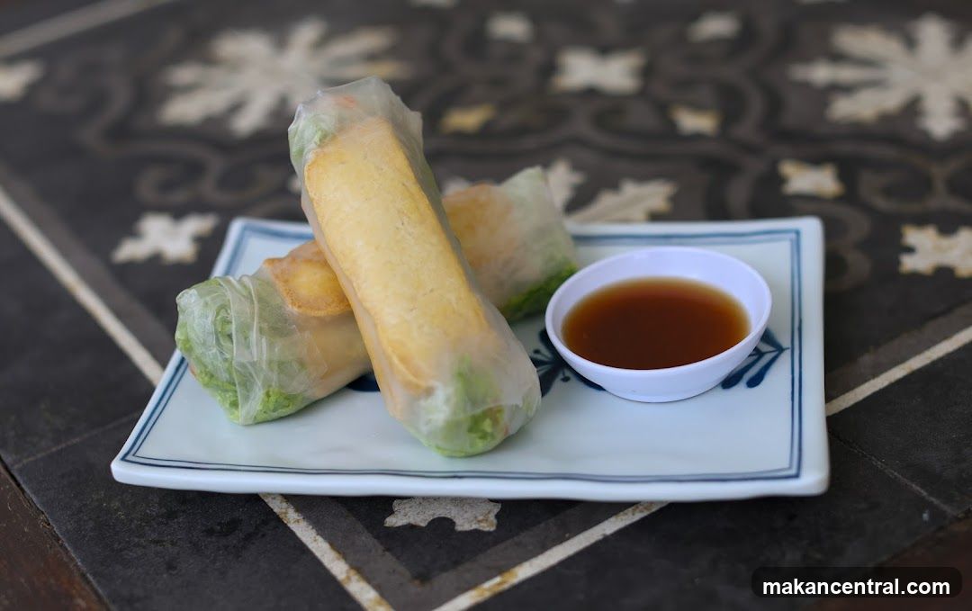 Spring Rolls with Sauce