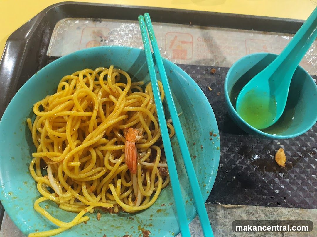 Noodles with chopsticks and spoon