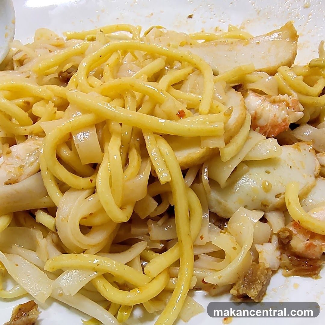 Noodles with seafood