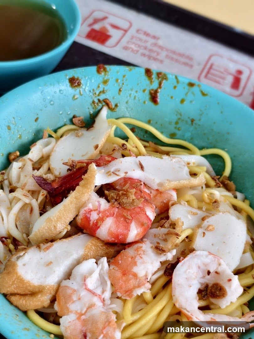 Seafood Noodles with Side Sauce