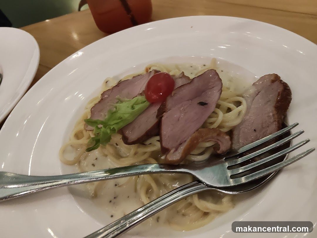 Pasta dish with sliced meat