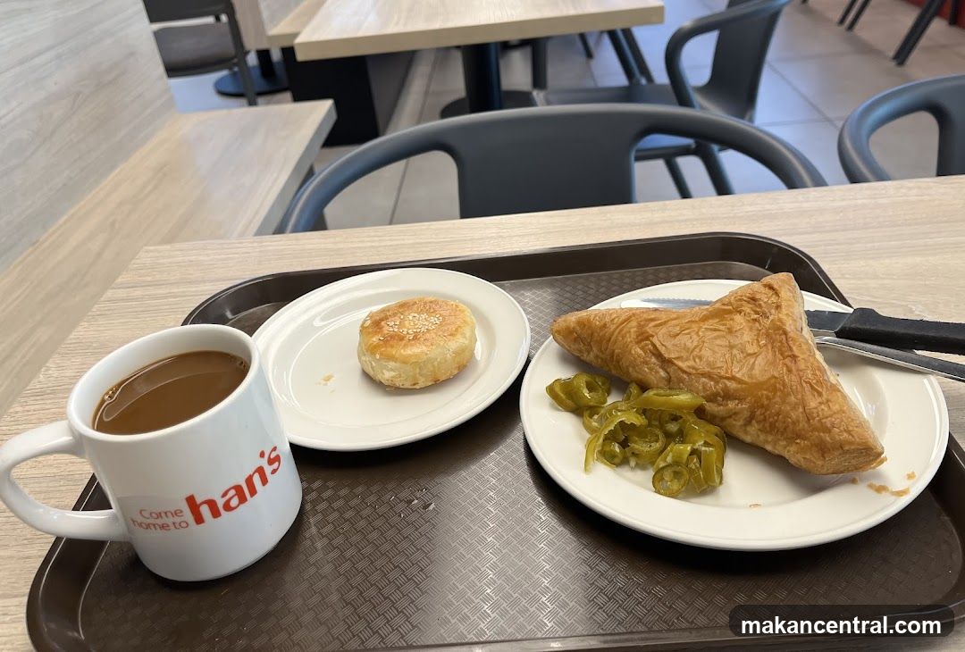 Han's Café Interior Meal Service