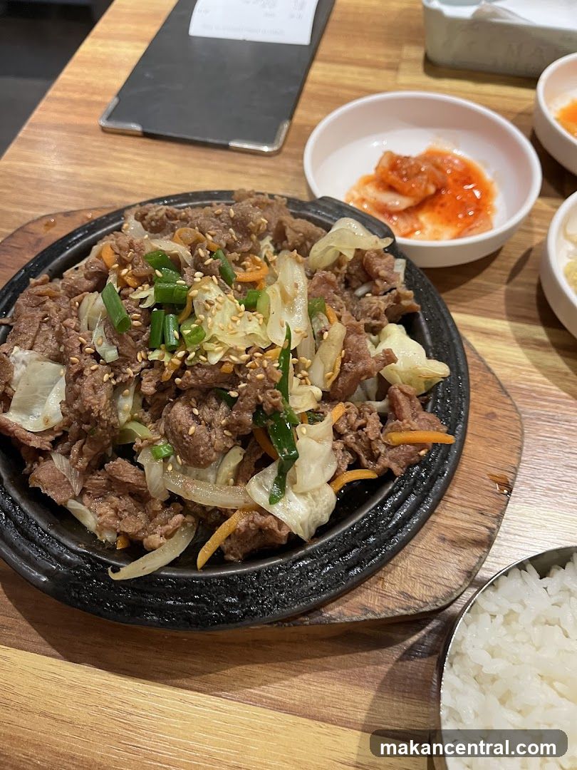 Restaurant Interior Food Scene