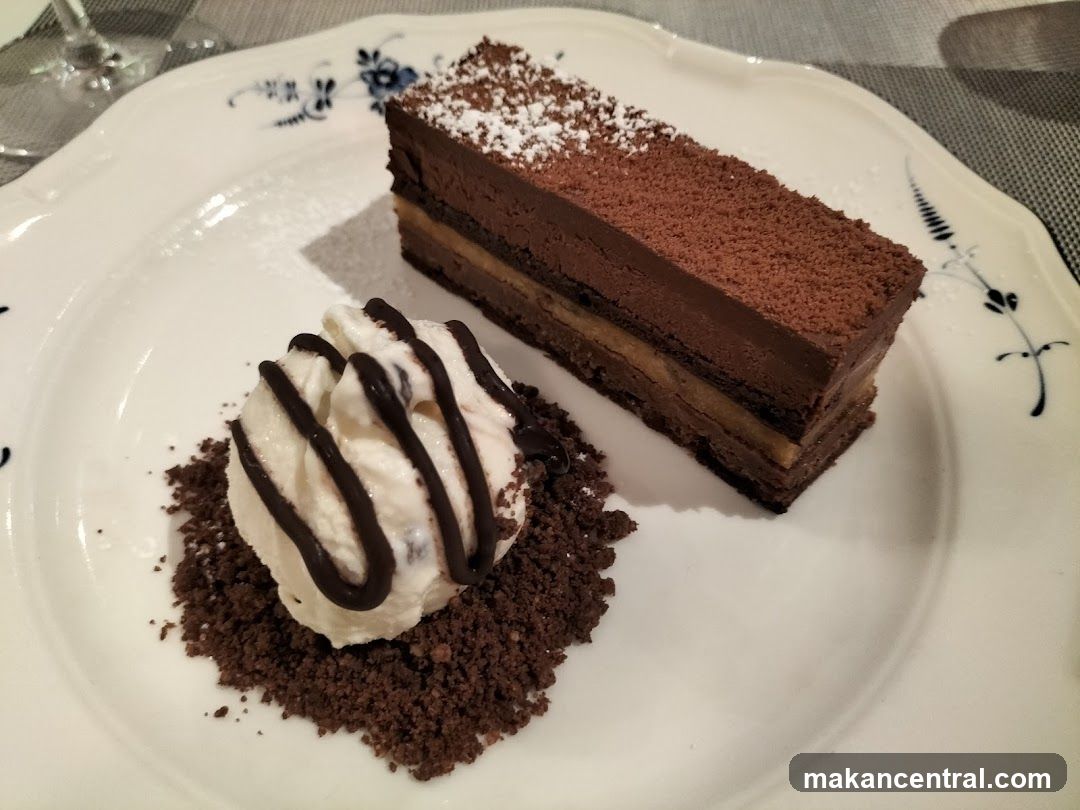 Capitol Bistro. Bar. Patisserie