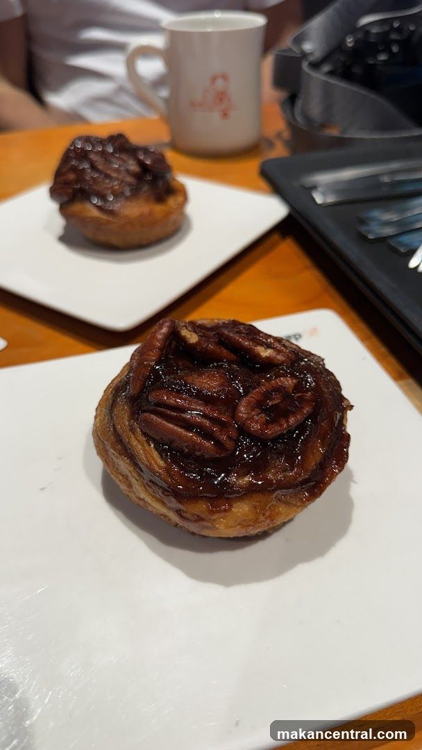 Cinnamon Roll with Pecans