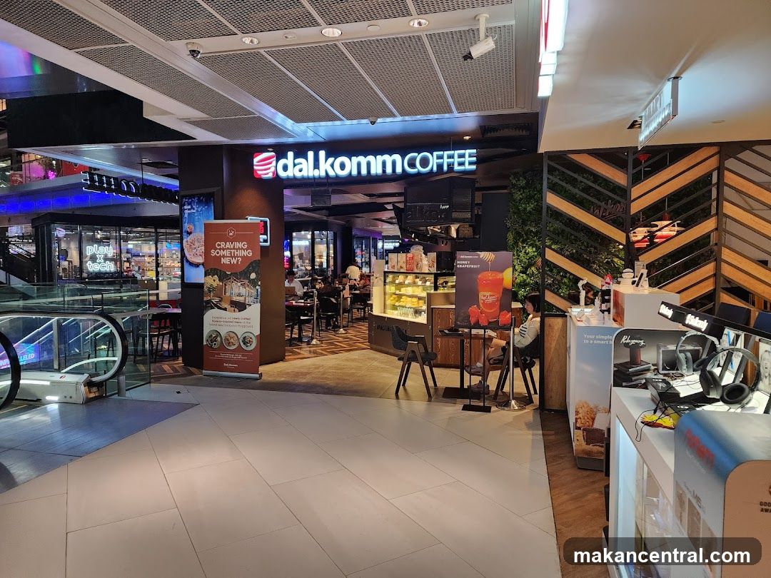 dal.komm COFFEE storefront interior view