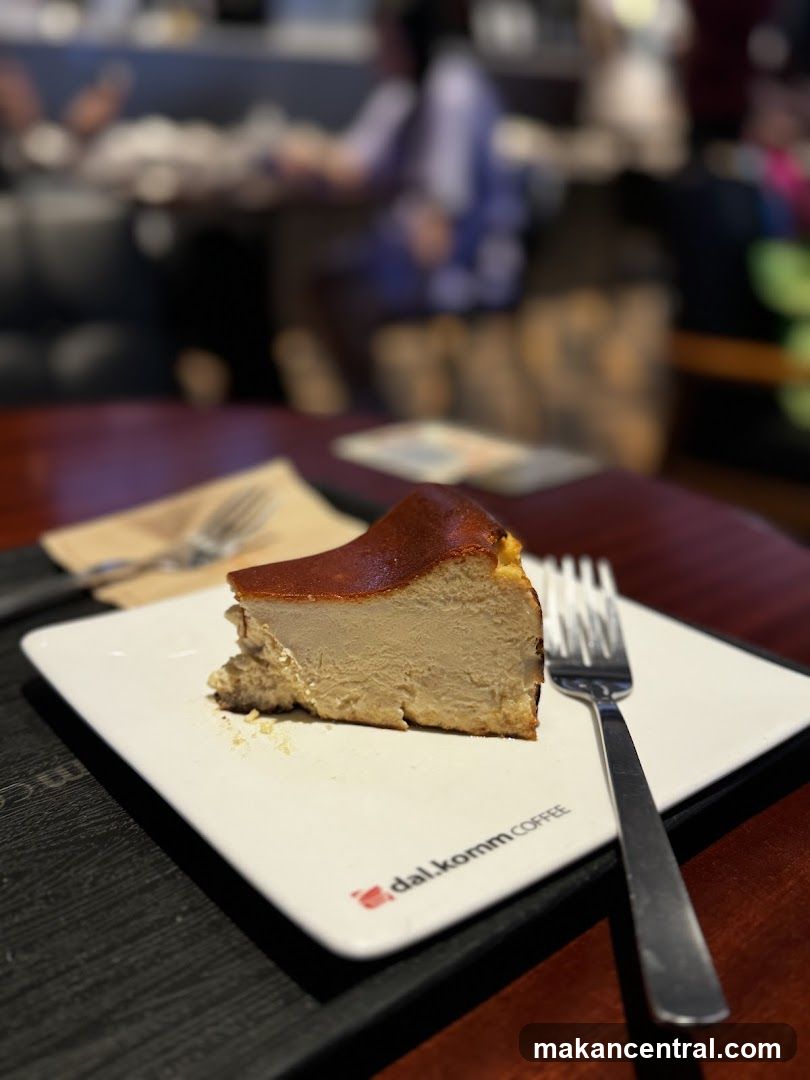 Cheesecake at dal.komm COFFEE