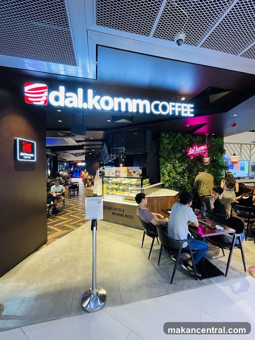 dal.komm COFFEE interior