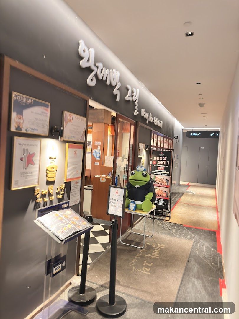Restaurant Entrance Corridor
