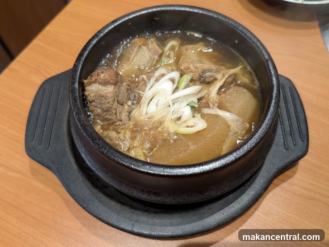 Stir-fried stew in stone pot