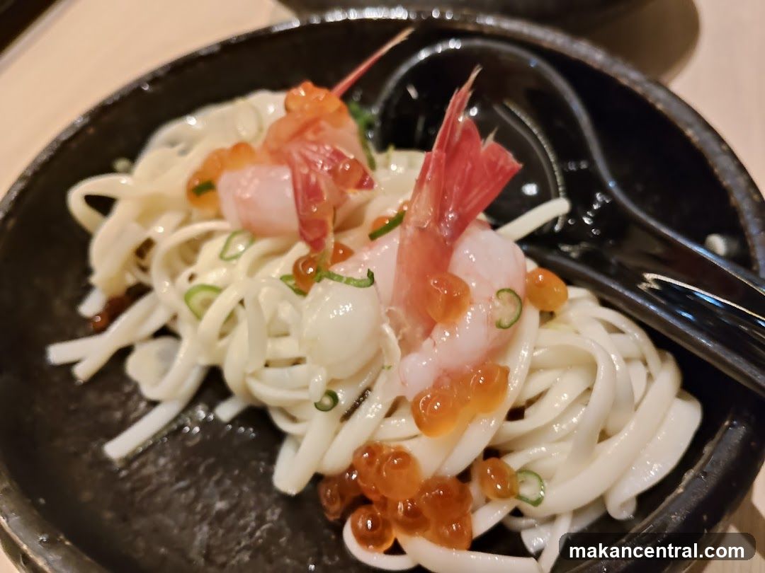 Noodles with seafood toppings