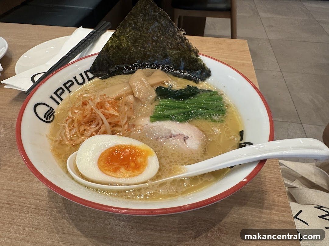 Ramen bowl at Ippudo