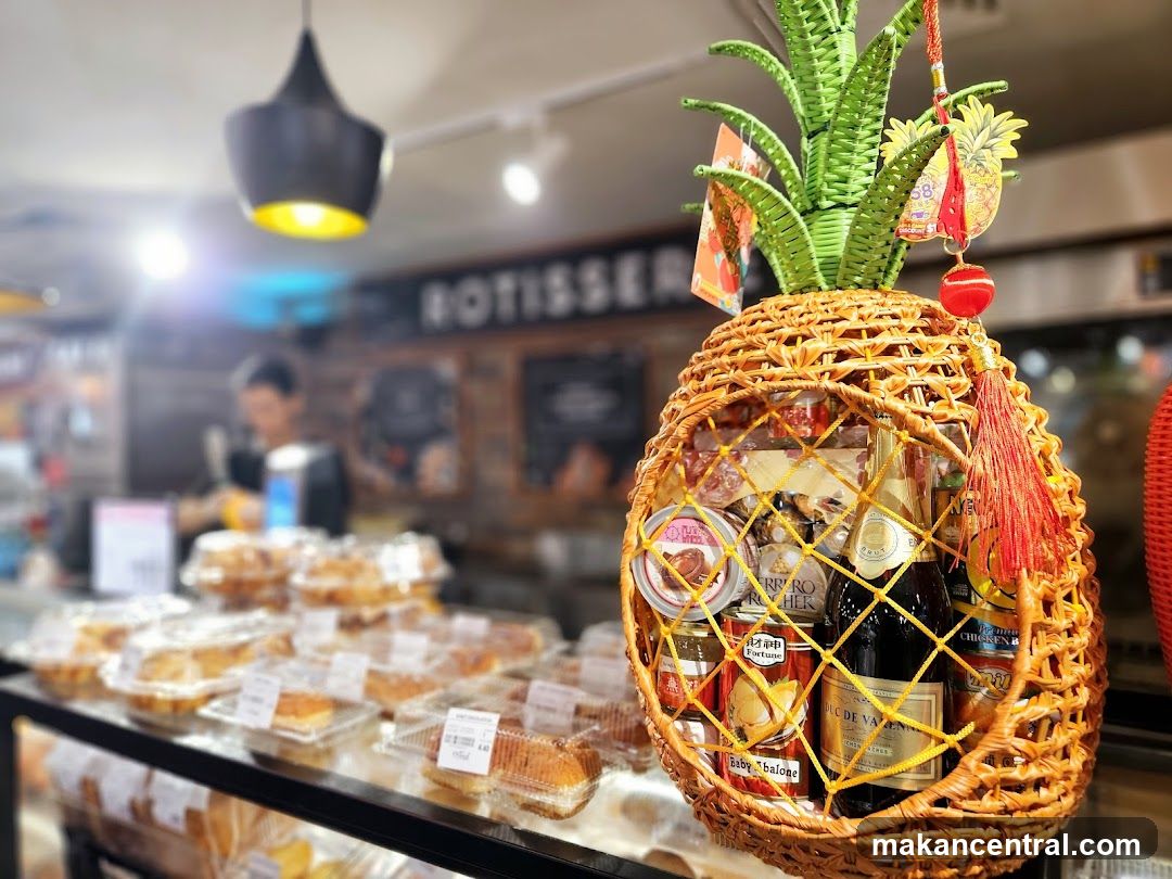 Pineapple Gift Basket in Storefront