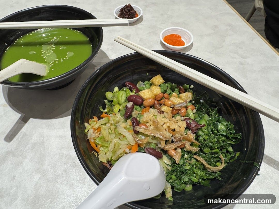 Noodle Dish with Green Soup