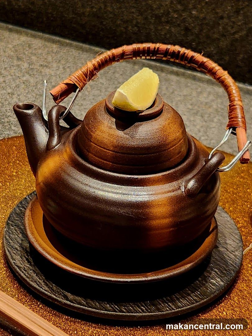 Teapot with Lemon Slice