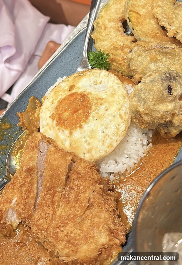 Curry Rice with Fried Egg and Tempura