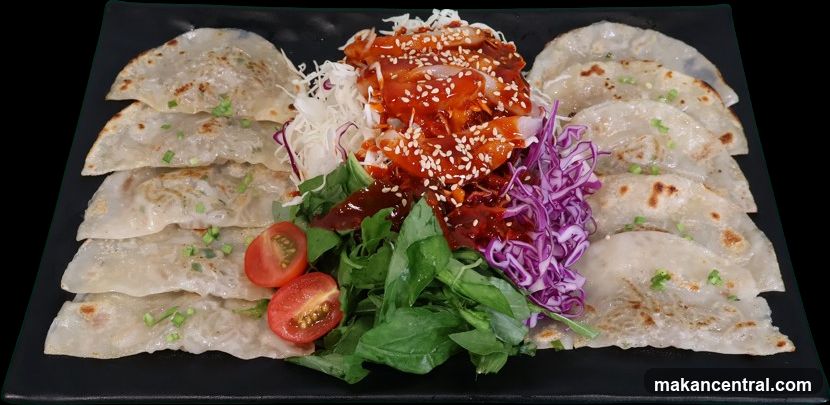 Dumplings with Salad and Sauce