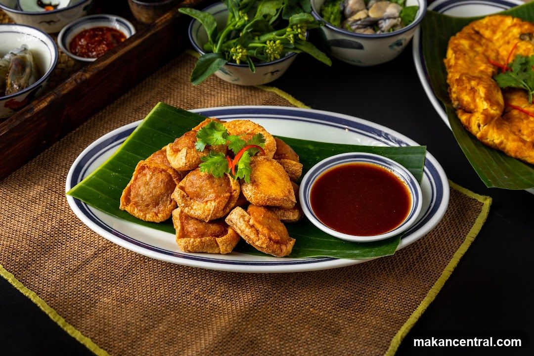 Fried Appetizers with Dipping Sauce