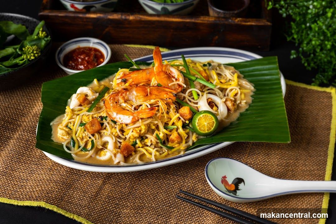 Seafood Noodles with Shrimp and Squid