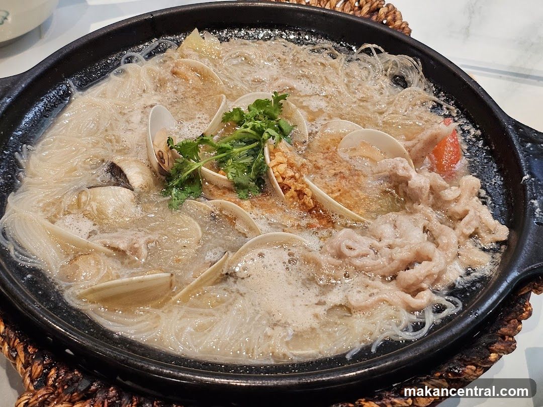 Clams and Noodles in Broth