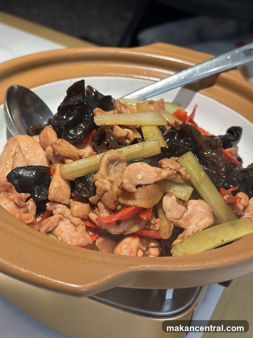Stir-fried dish with meat and vegetables