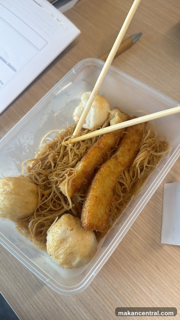 Noodles with Fish Cakes and Fried Fish