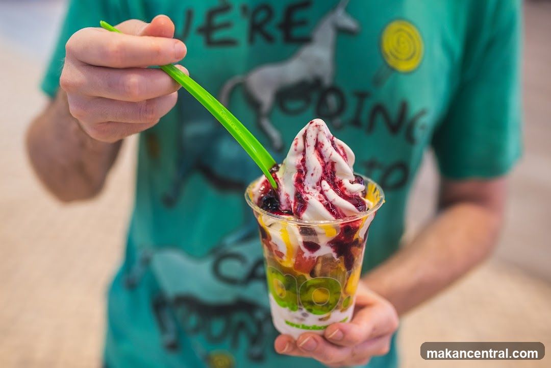 Frozen Yogurt with Toppings