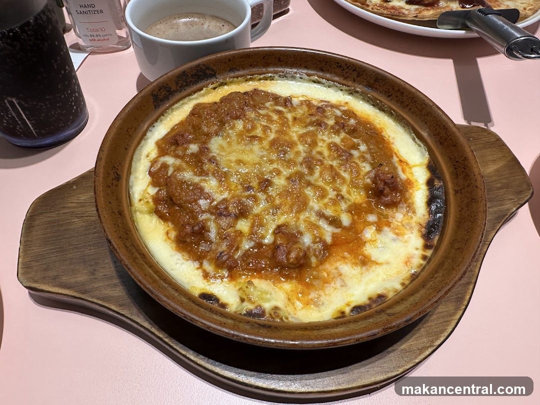 Baked Dish with Cheese and Meat Sauce