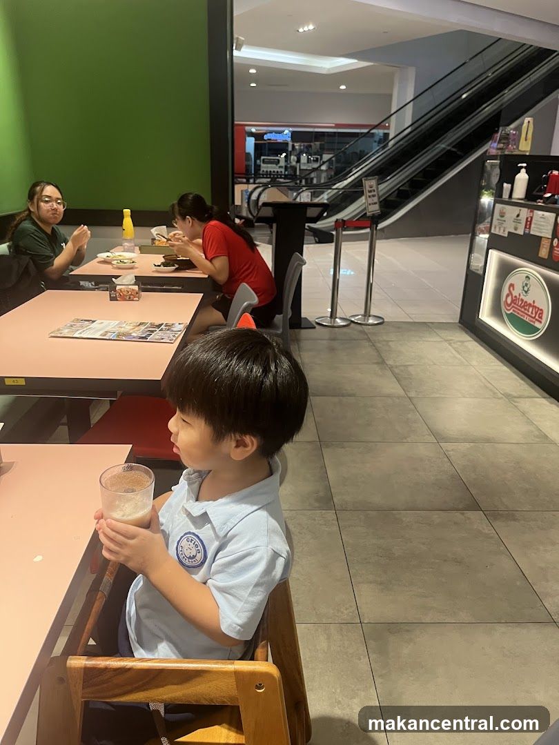 Diners at Saizeriya
