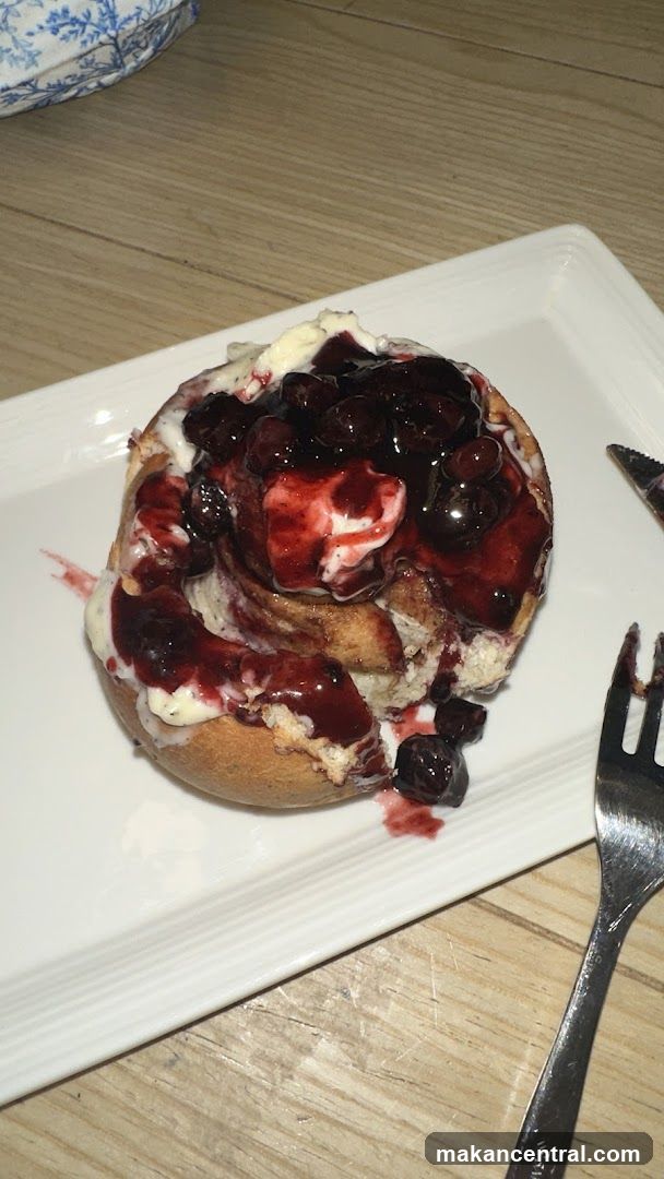 Cinnamon Roll with Berries