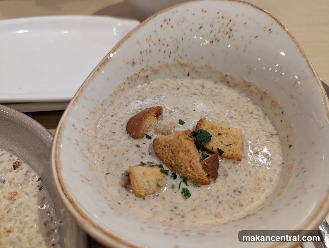Creamy Mushroom Soup with Croutons
