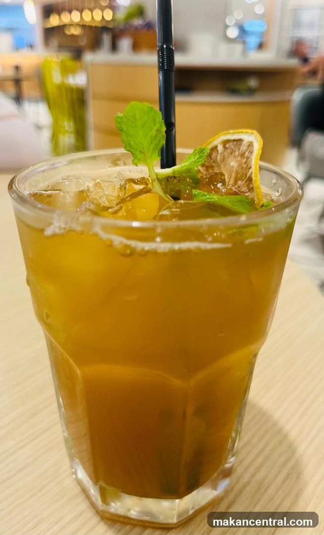 Iced Tea with Mint and Lemon