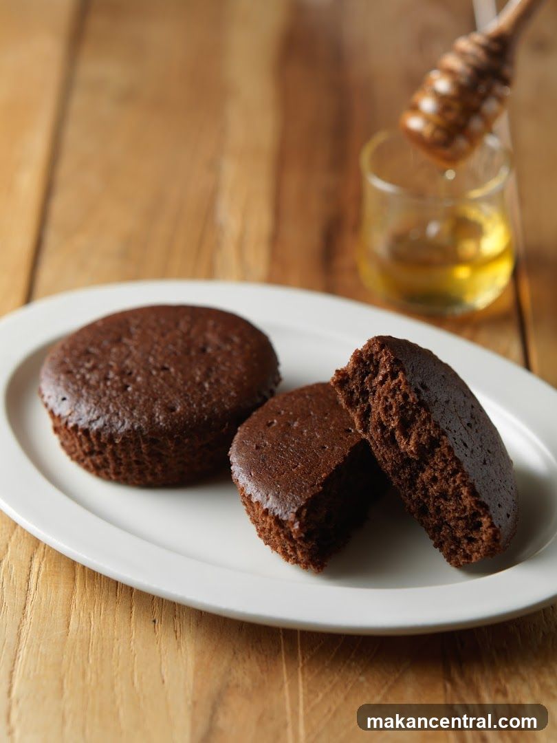 Chocolate Cakes with Honey